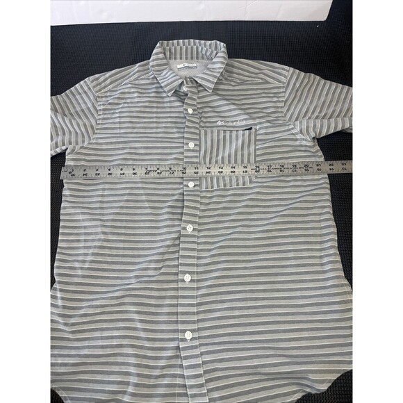 COLUMBIA Men's Short Sleeve Button Down Omni-Shade Vented Gray Stripes Medium - Picture 4 of 6